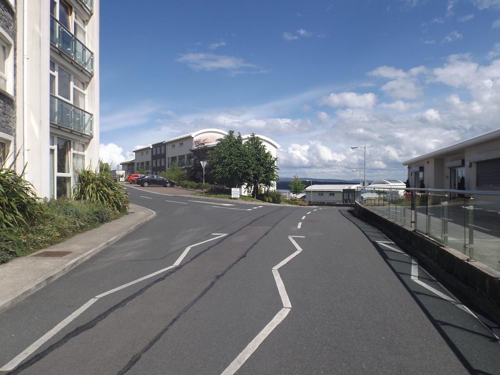 St Angela'S Lakeside Aparthotel Sala Sligo Exterior foto