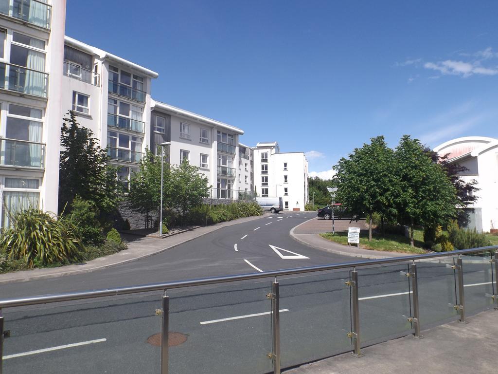 St Angela'S Lakeside Aparthotel Sala Sligo Exterior foto